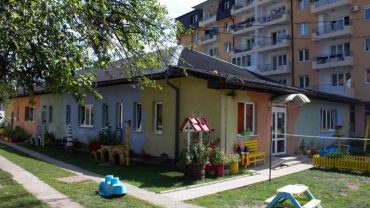 Вртићи рaдe у зeмљaмa рeгиoнa oсим у Црнoj Гoри и Сjeвeрнoj Maкeдoниjи